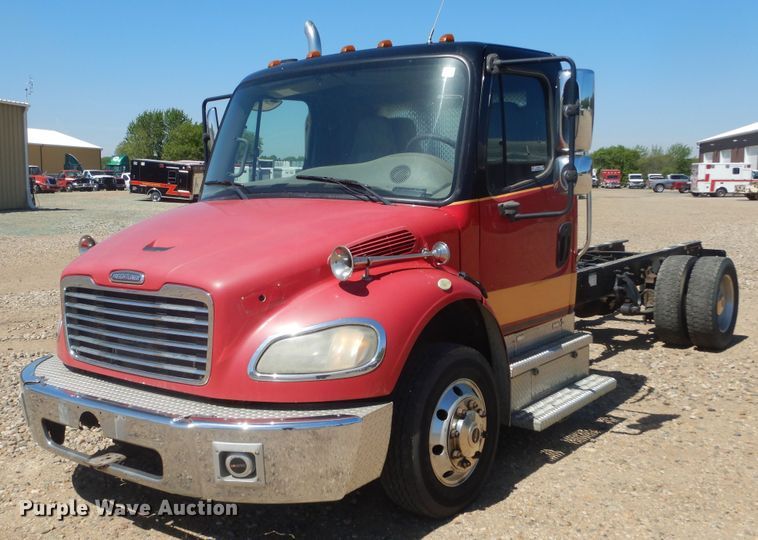 image for item KA9336 2006 Freightliner Business Class M2  truck cab and chassis