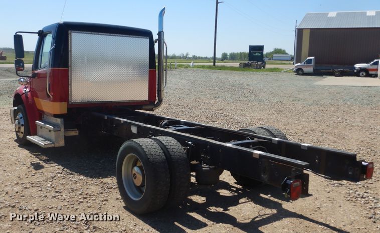 image for item KA9336 2006 Freightliner Business Class M2  truck cab and chassis