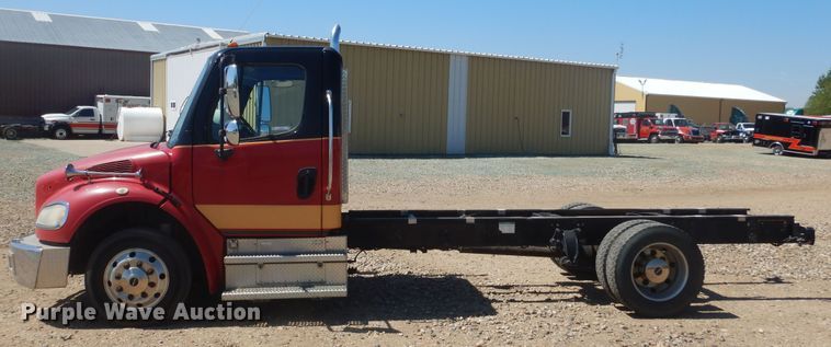 image for item KA9336 2006 Freightliner Business Class M2  truck cab and chassis