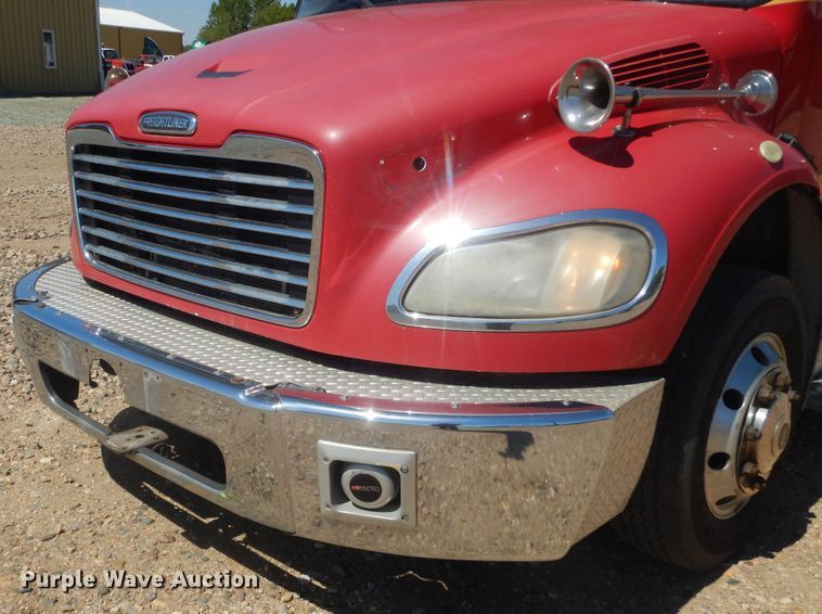 image for item KA9336 2006 Freightliner Business Class M2  truck cab and chassis