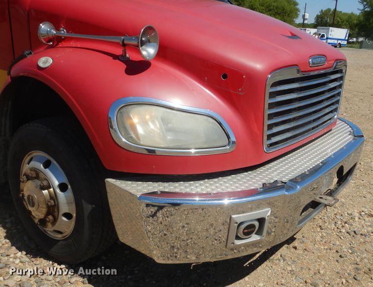 image for item KA9336 2006 Freightliner Business Class M2  truck cab and chassis