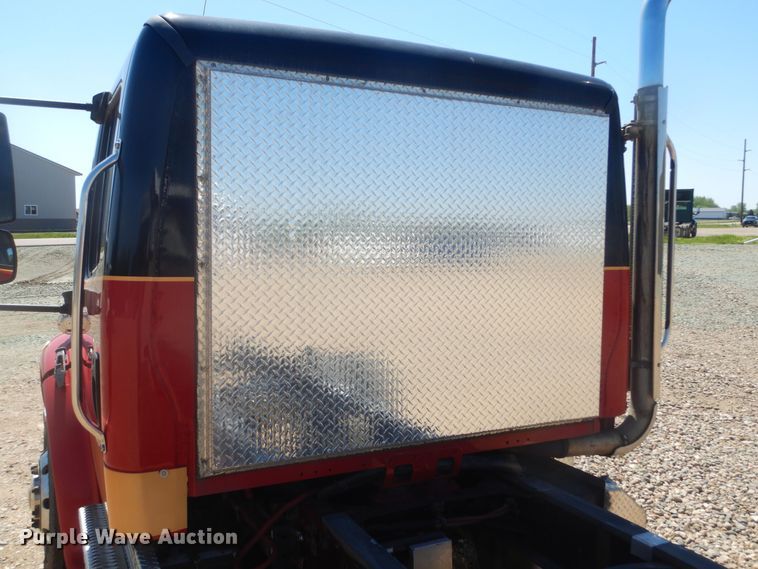 image for item KA9336 2006 Freightliner Business Class M2  truck cab and chassis