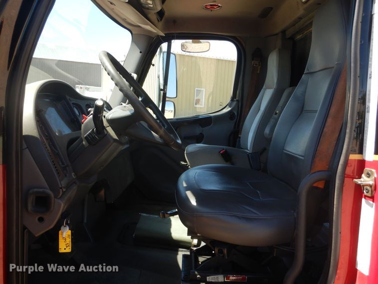 image for item KA9336 2006 Freightliner Business Class M2  truck cab and chassis