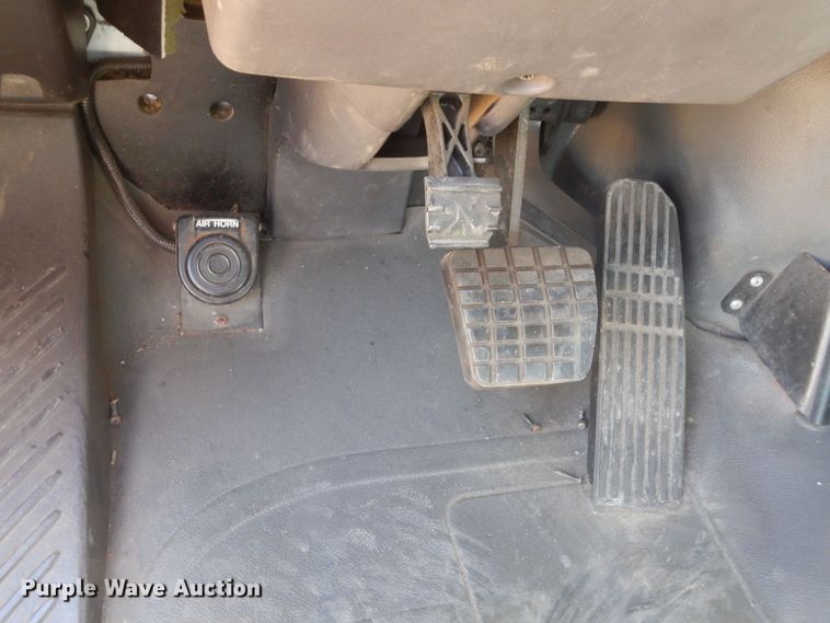 image for item KA9336 2006 Freightliner Business Class M2  truck cab and chassis