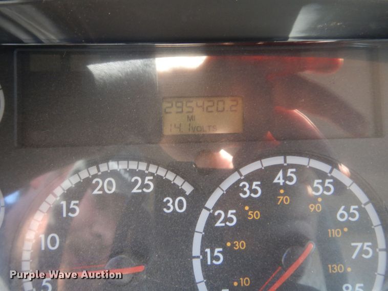 image for item KA9336 2006 Freightliner Business Class M2  truck cab and chassis