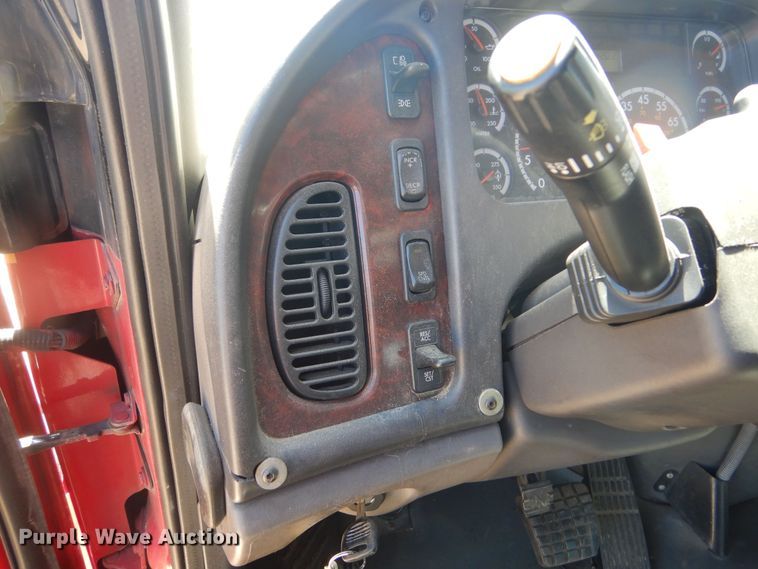 image for item KA9336 2006 Freightliner Business Class M2  truck cab and chassis