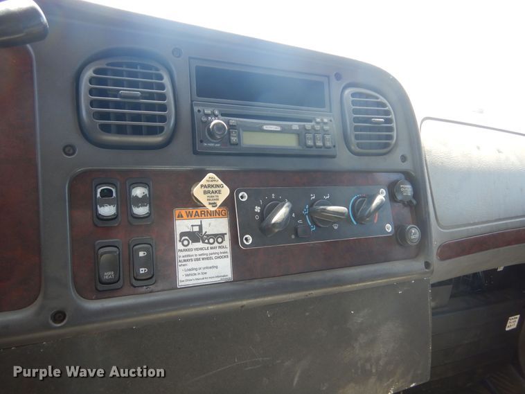 image for item KA9336 2006 Freightliner Business Class M2  truck cab and chassis