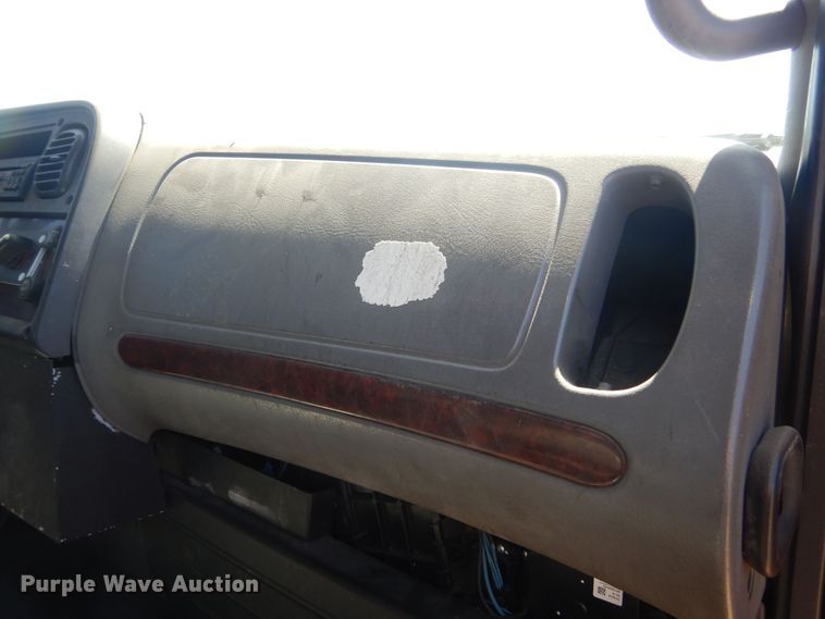 image for item KA9336 2006 Freightliner Business Class M2  truck cab and chassis