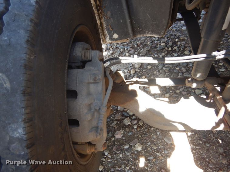 image for item KA9336 2006 Freightliner Business Class M2  truck cab and chassis