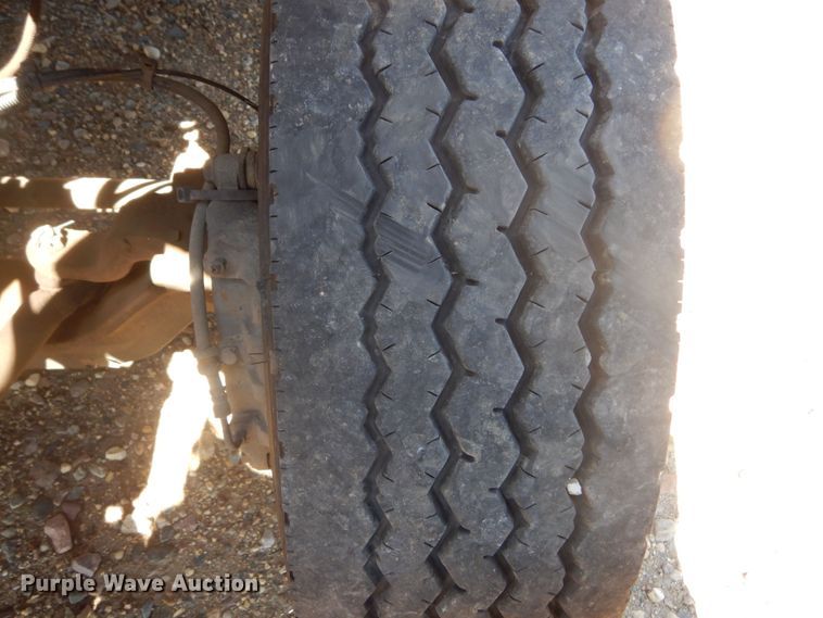 image for item KA9336 2006 Freightliner Business Class M2  truck cab and chassis