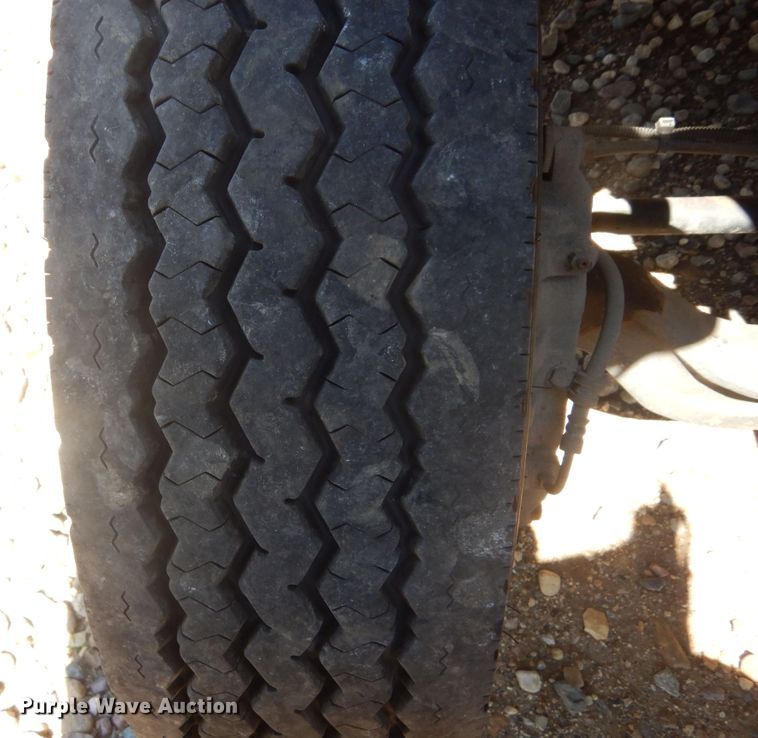 image for item KA9336 2006 Freightliner Business Class M2  truck cab and chassis