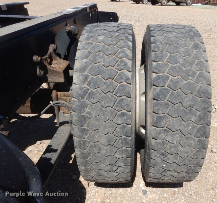 image for item KA9336 2006 Freightliner Business Class M2  truck cab and chassis