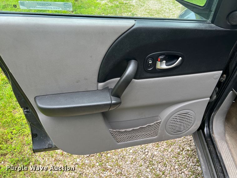 image for item KC9937 2005 Saturn Vue  SUV