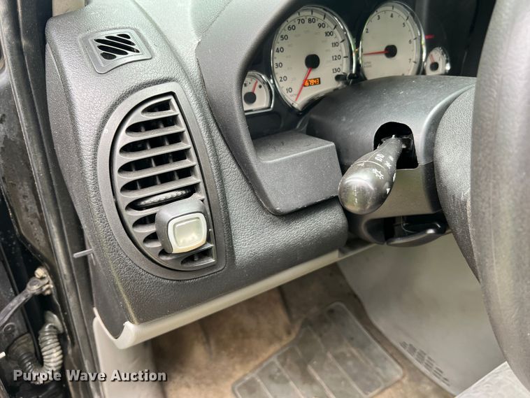 image for item KC9937 2005 Saturn Vue  SUV