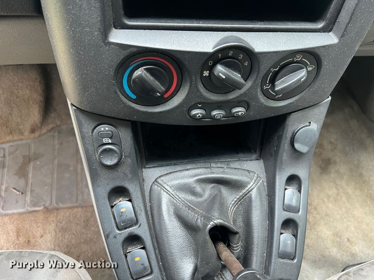 image for item KC9937 2005 Saturn Vue  SUV