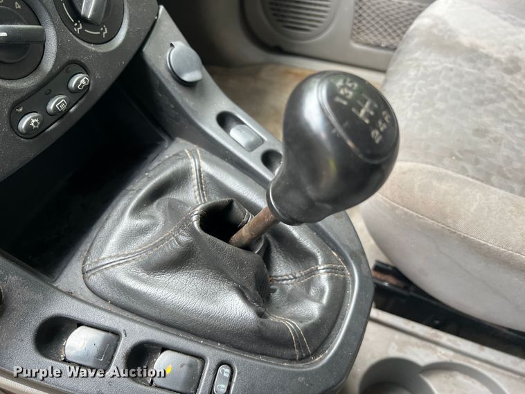 image for item KC9937 2005 Saturn Vue  SUV