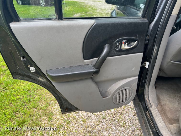 image for item KC9937 2005 Saturn Vue  SUV