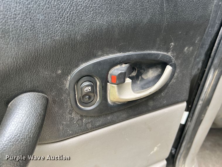 image for item KC9937 2005 Saturn Vue  SUV