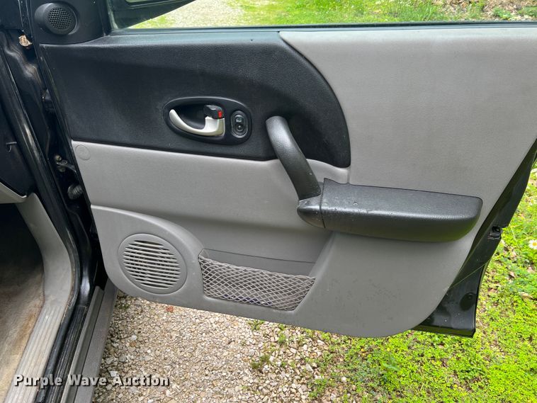 image for item KC9937 2005 Saturn Vue  SUV