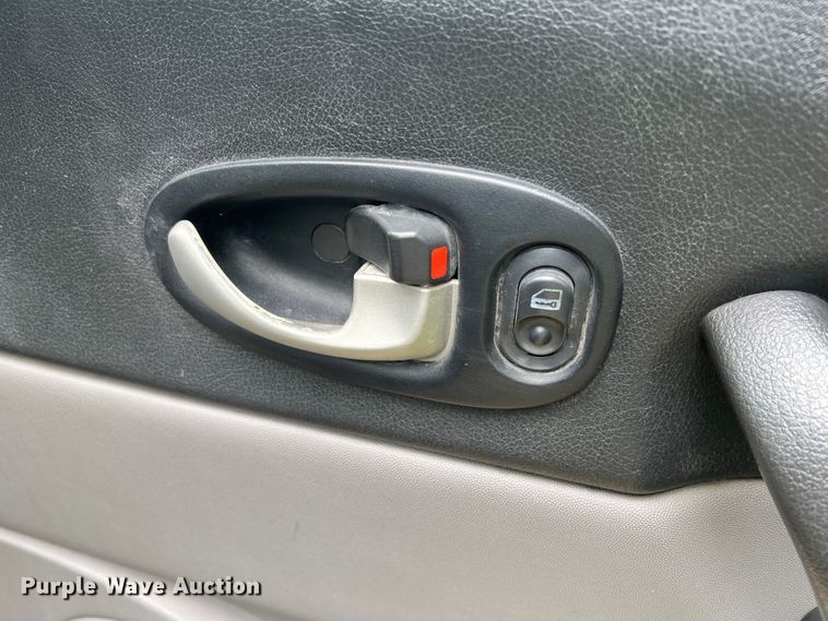 image for item KC9937 2005 Saturn Vue  SUV