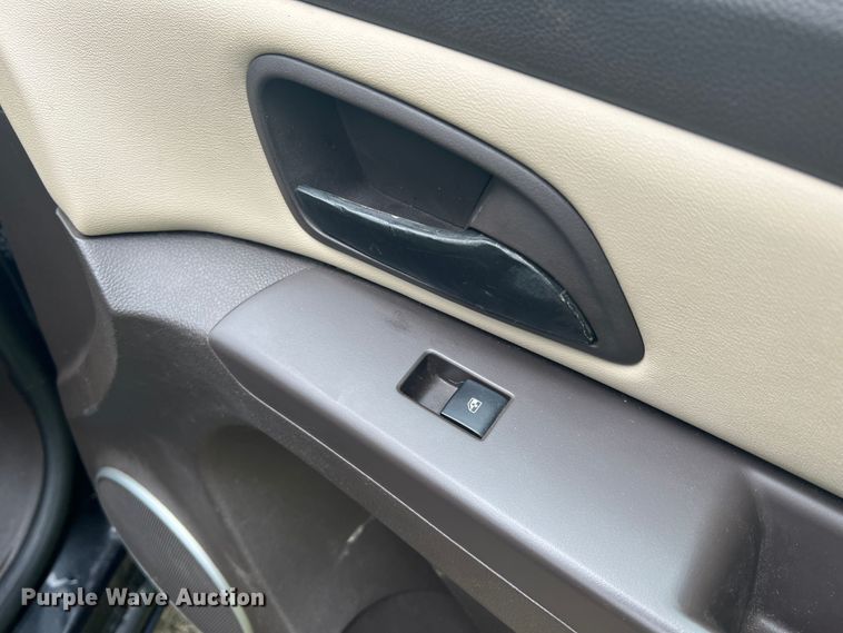 image for item KC9938 2011 Chevrolet Cruze LTZ