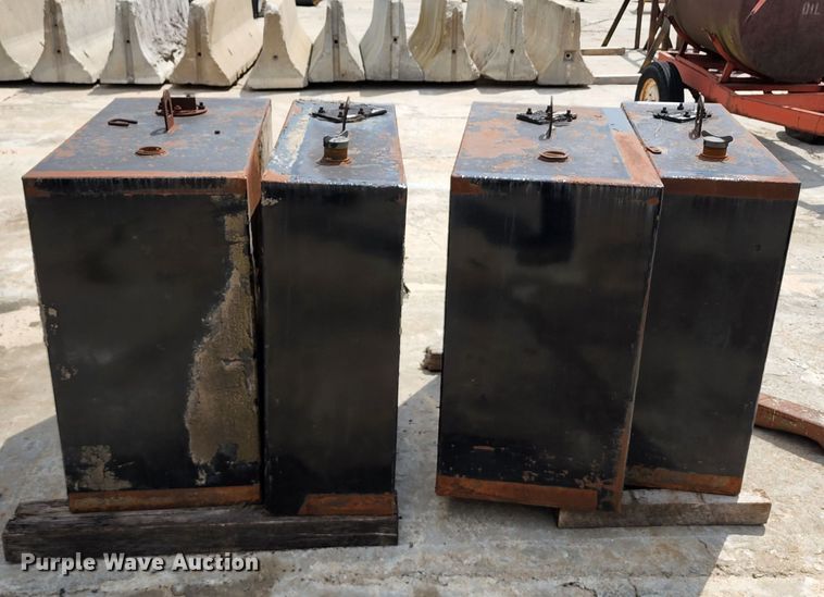 image for item KF9062 (4) oil tanks