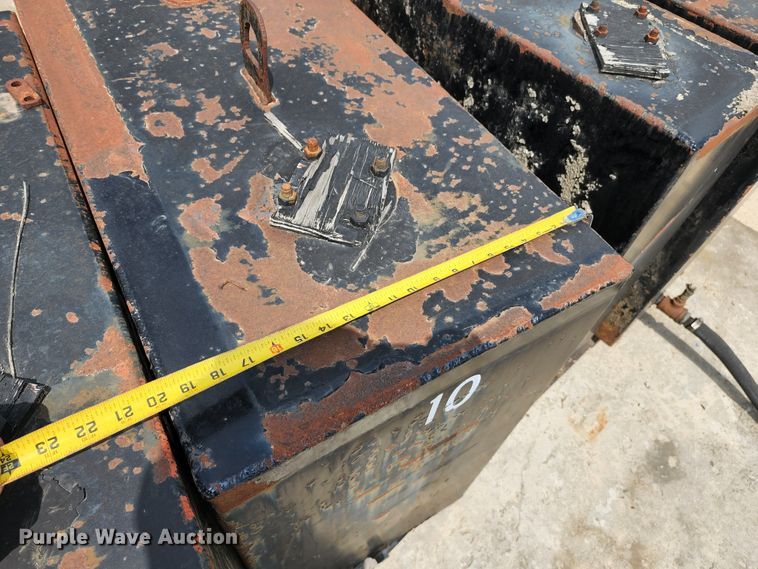 image for item KF9062 (4) oil tanks