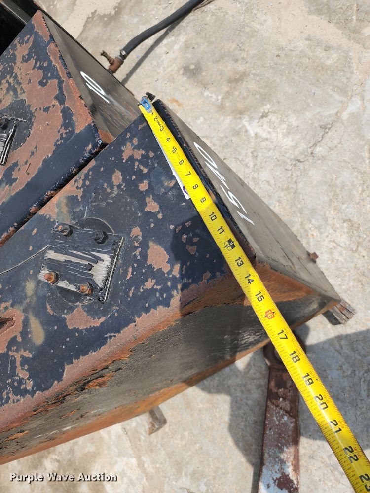 image for item KF9062 (4) oil tanks