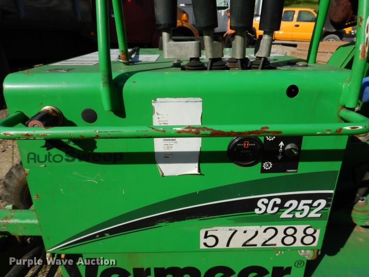 image for item KR9308 2013 Vermeer SC252  stump grinder