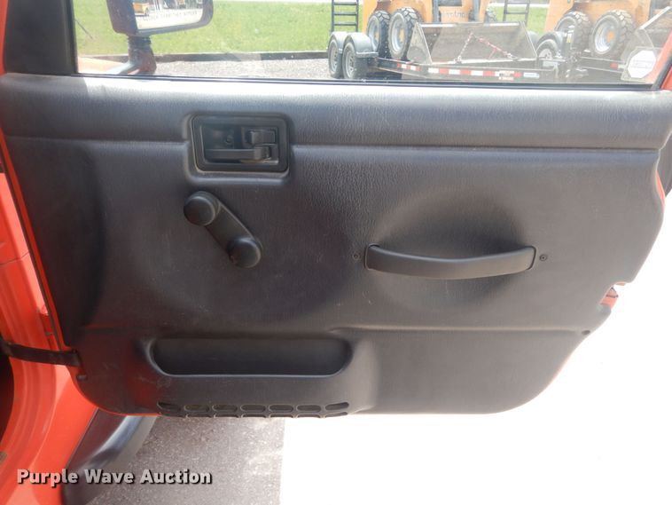 image for item KS9934 2002 Jeep Wrangler Sport  SUV