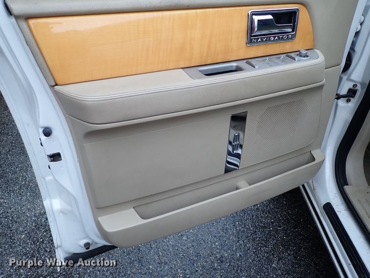 image for item LU9000 2008 Lincoln Navigator  SUV