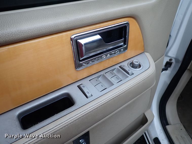 image for item LU9000 2008 Lincoln Navigator  SUV