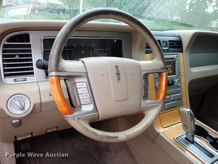 image for item LU9000 2008 Lincoln Navigator  SUV