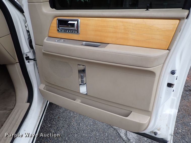 image for item LU9000 2008 Lincoln Navigator  SUV