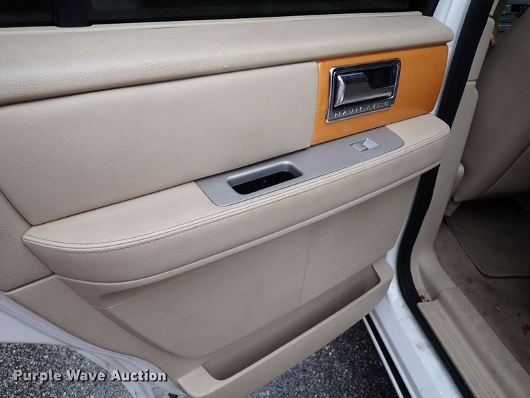 image for item LU9000 2008 Lincoln Navigator  SUV