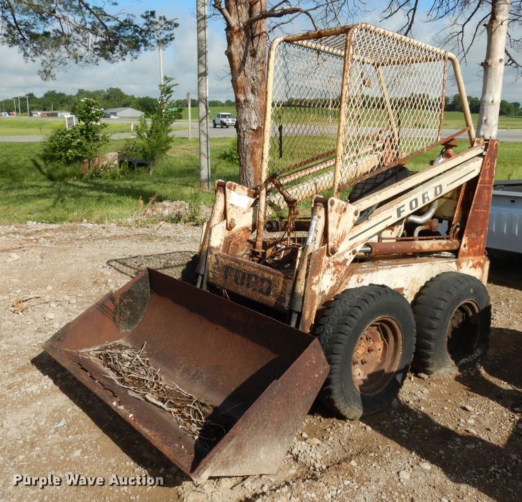 image for item MD9163 Ford  skid steer loader