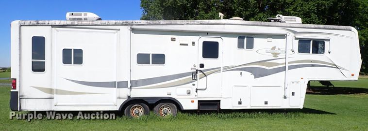 image for item MF9483 2000 Fleetwood Avion  camper