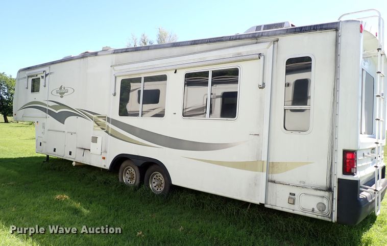 image for item MF9483 2000 Fleetwood Avion  camper