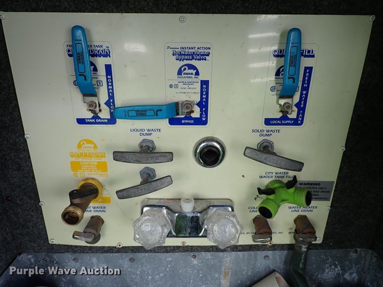 image for item MF9483 2000 Fleetwood Avion  camper