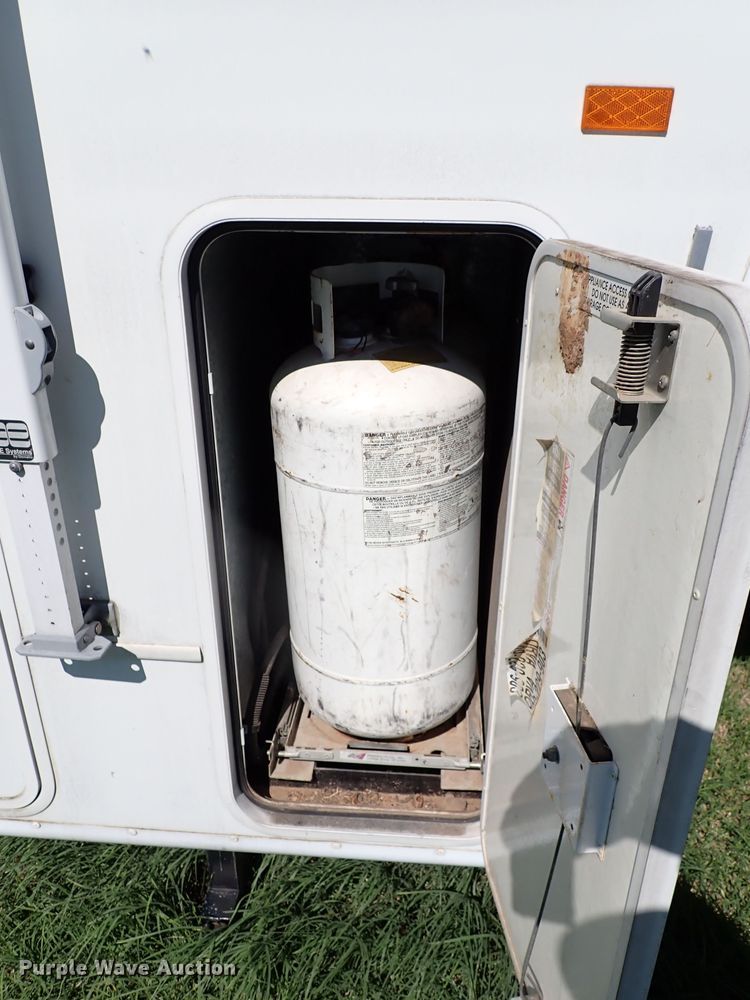 image for item MF9483 2000 Fleetwood Avion  camper