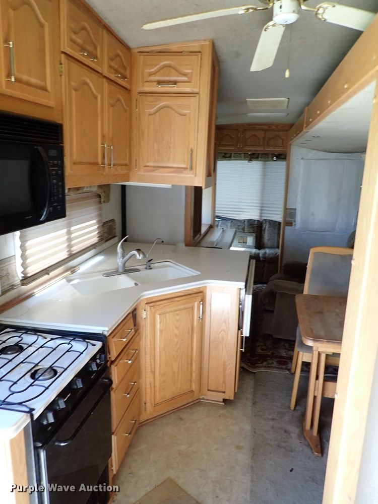 image for item MF9483 2000 Fleetwood Avion  camper