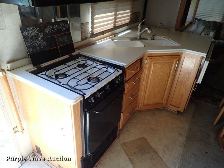 image for item MF9483 2000 Fleetwood Avion  camper