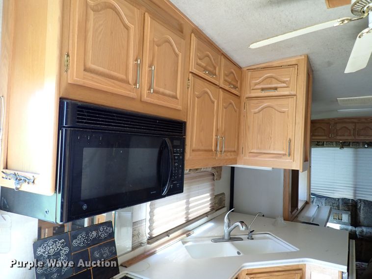 image for item MF9483 2000 Fleetwood Avion  camper