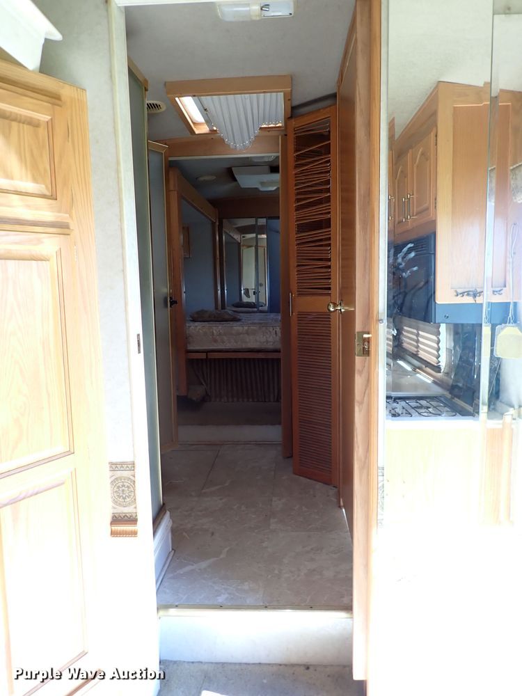 image for item MF9483 2000 Fleetwood Avion  camper