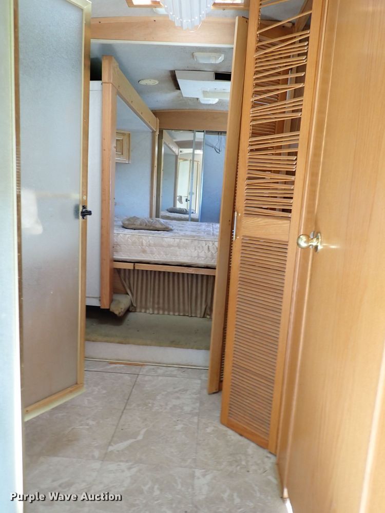 image for item MF9483 2000 Fleetwood Avion  camper