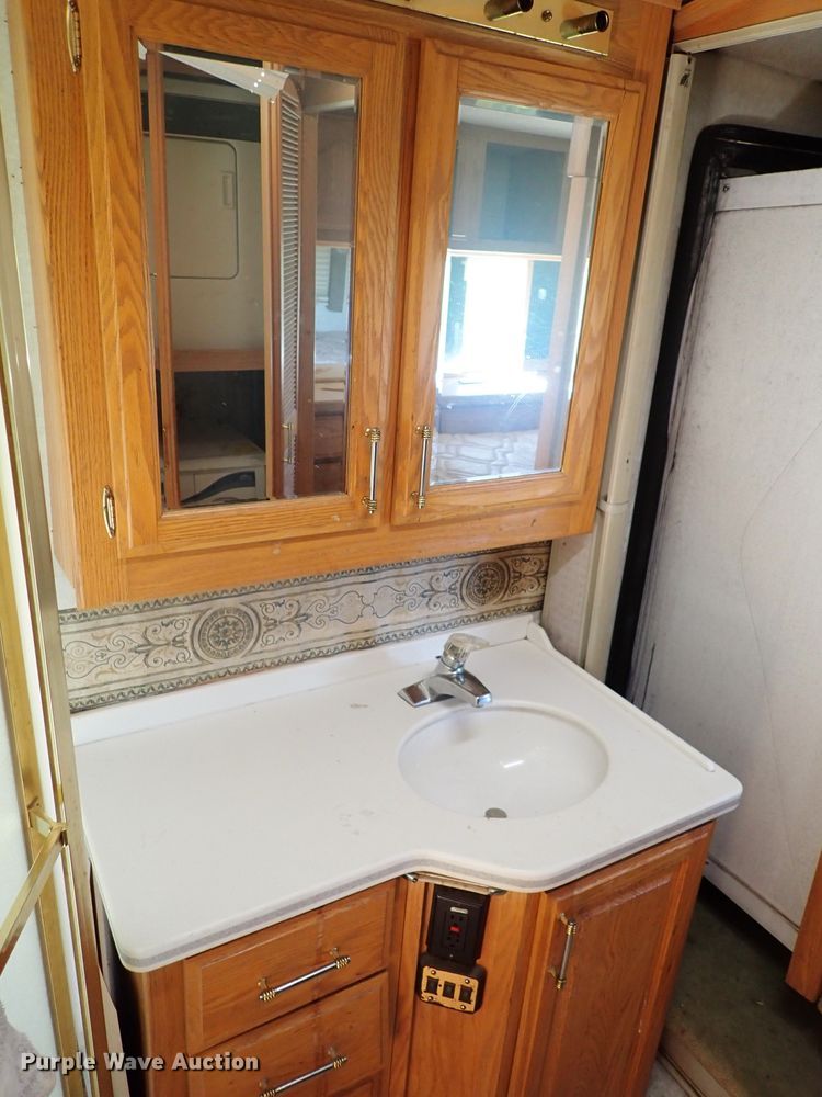 image for item MF9483 2000 Fleetwood Avion  camper