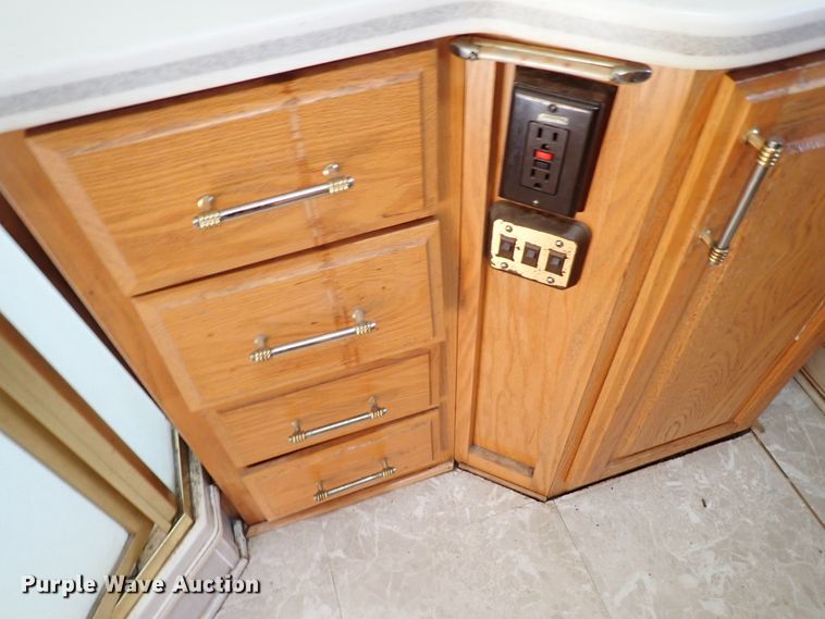 image for item MF9483 2000 Fleetwood Avion  camper