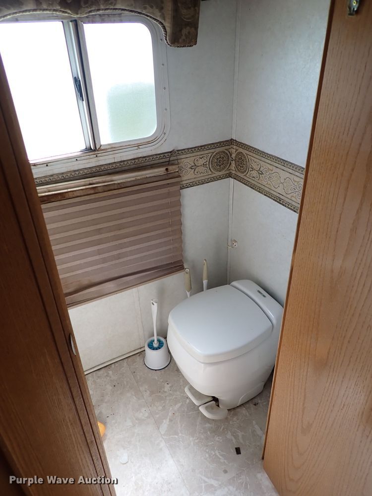 image for item MF9483 2000 Fleetwood Avion  camper