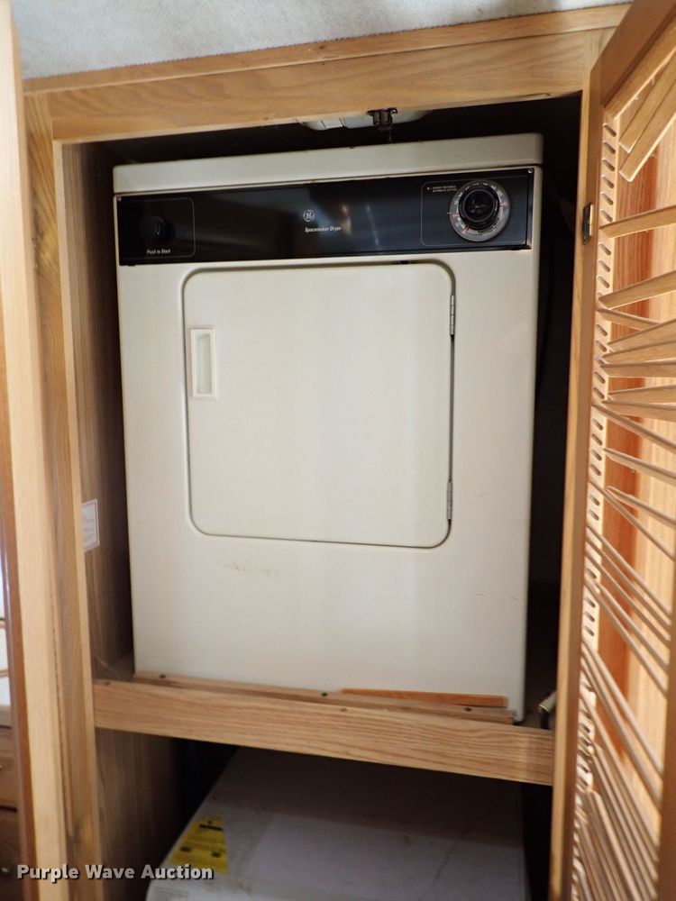 image for item MF9483 2000 Fleetwood Avion  camper