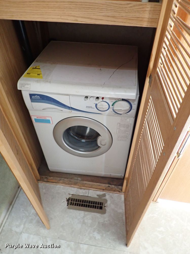 image for item MF9483 2000 Fleetwood Avion  camper